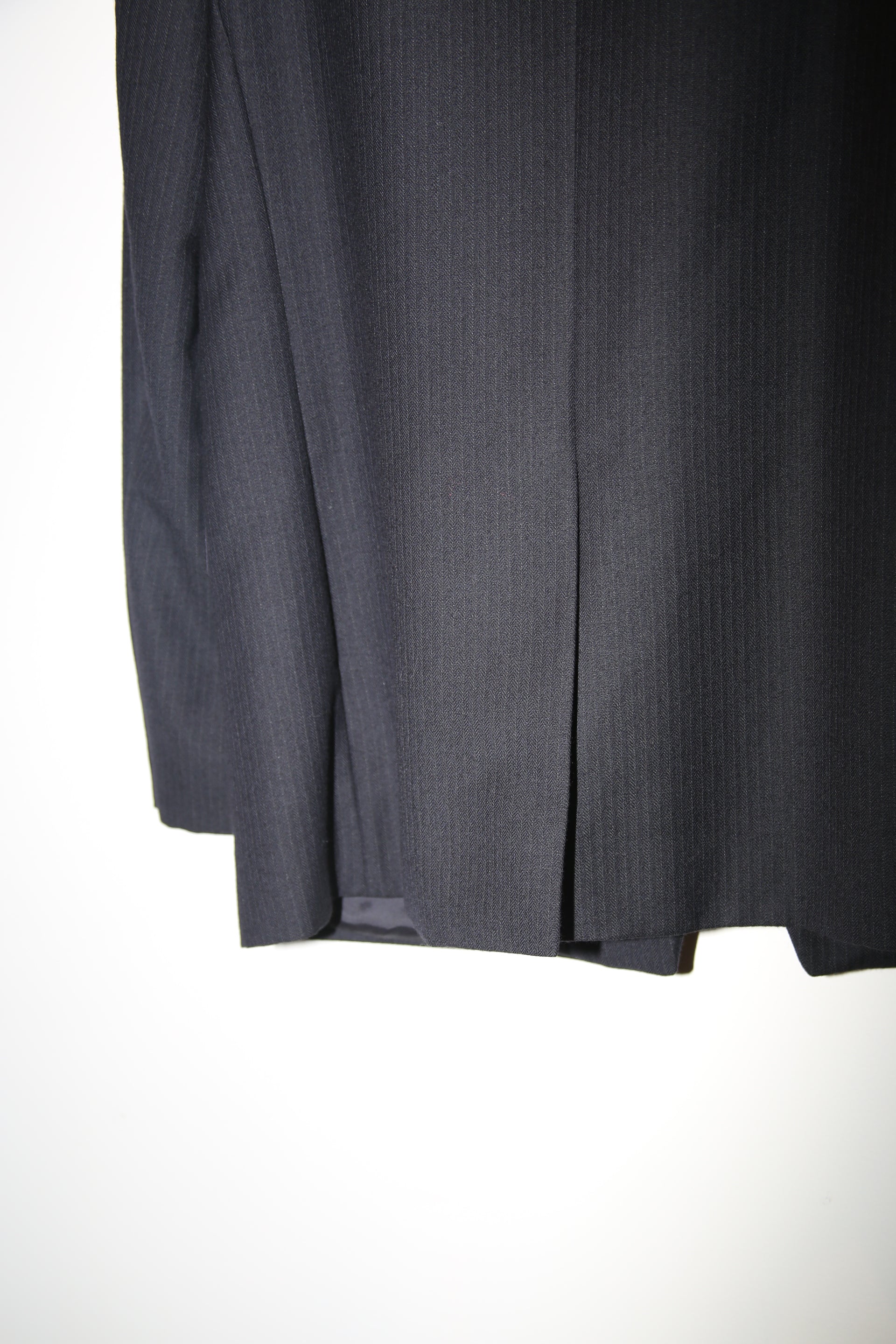 1990 DRIES VAN NOTEN / WOOL HERING BORNE TAILORED SUIT IN CHACOAL : SIZE 48