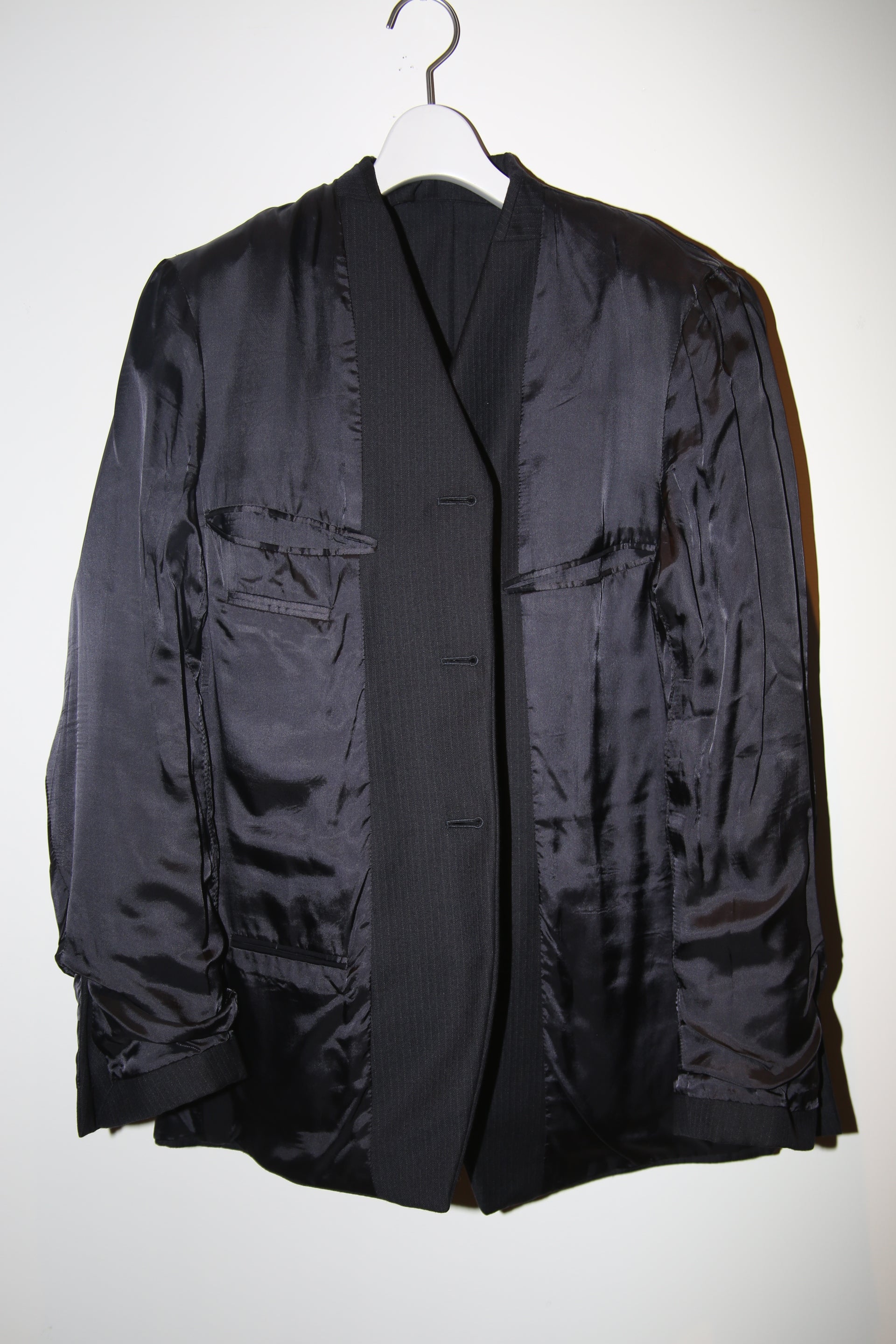 1990 DRIES VAN NOTEN / WOOL HERING BORNE TAILORED SUIT IN CHACOAL : SIZE 48