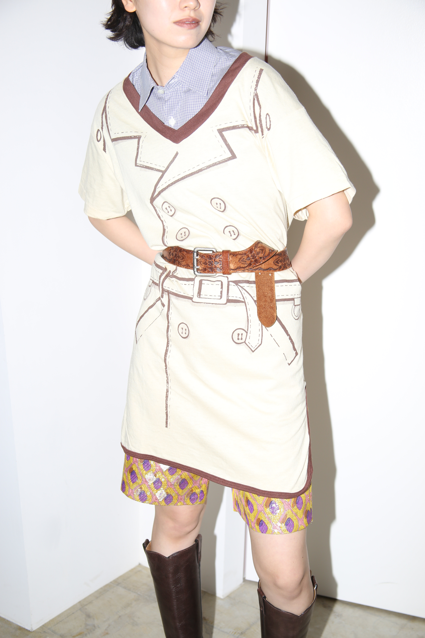 1983 VINTAGE / trompe-l'oeil PRINTED T-SHIRT: TRENCH COAT