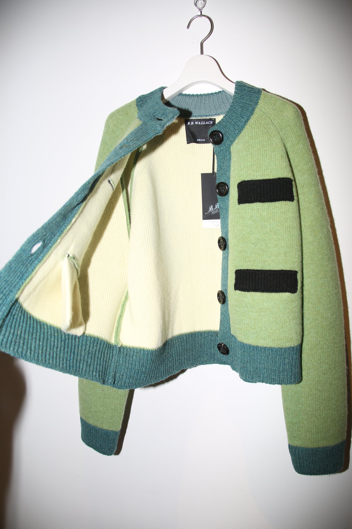 B.B. WALLACE / FRIDA CREW NECK CARDIGAN WITH 4 POCKET IN GREEN
