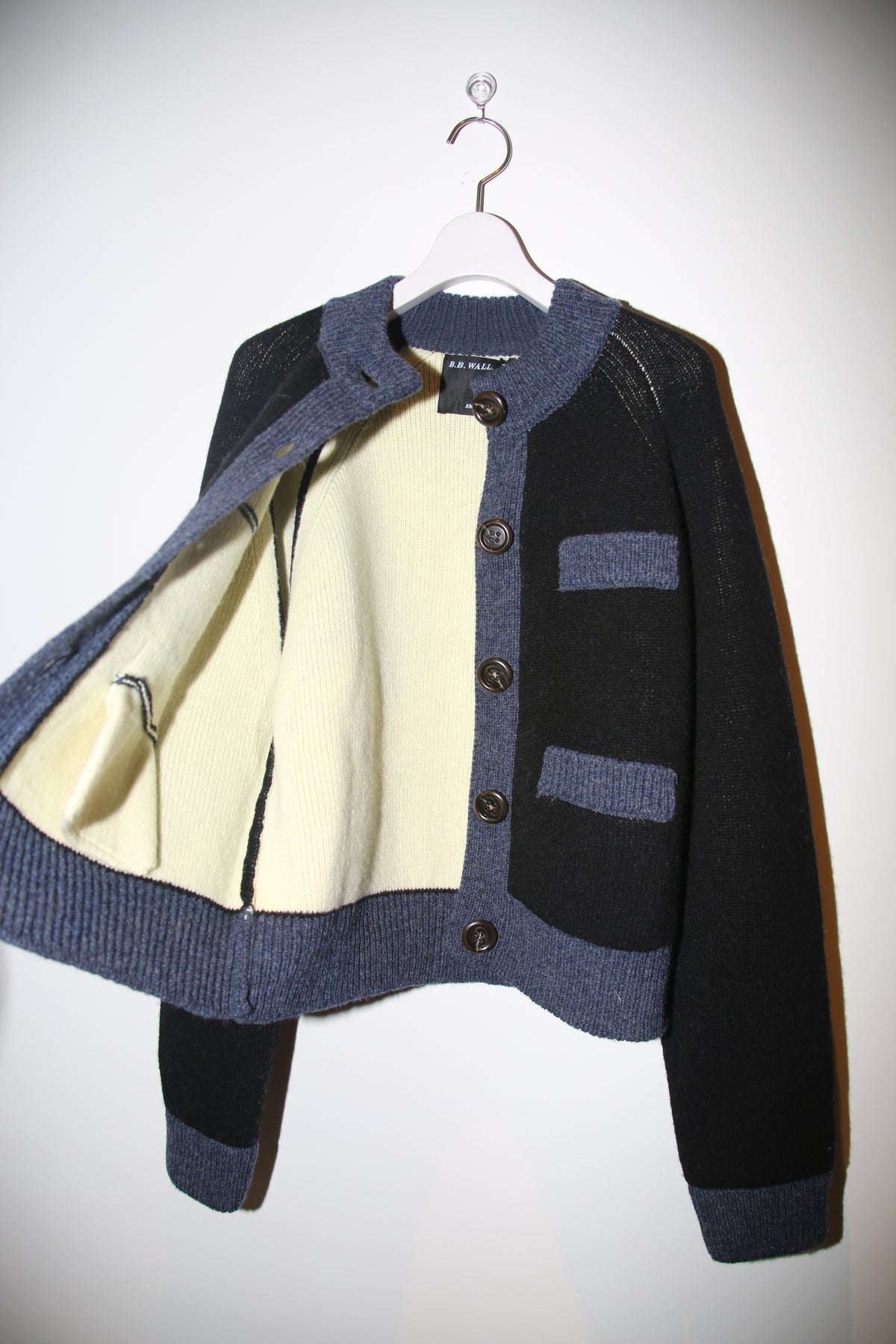 B.B. WALLACE / FRIDA CREW NECK CARDIGAN WITH 4 POCKET IN BLACK
