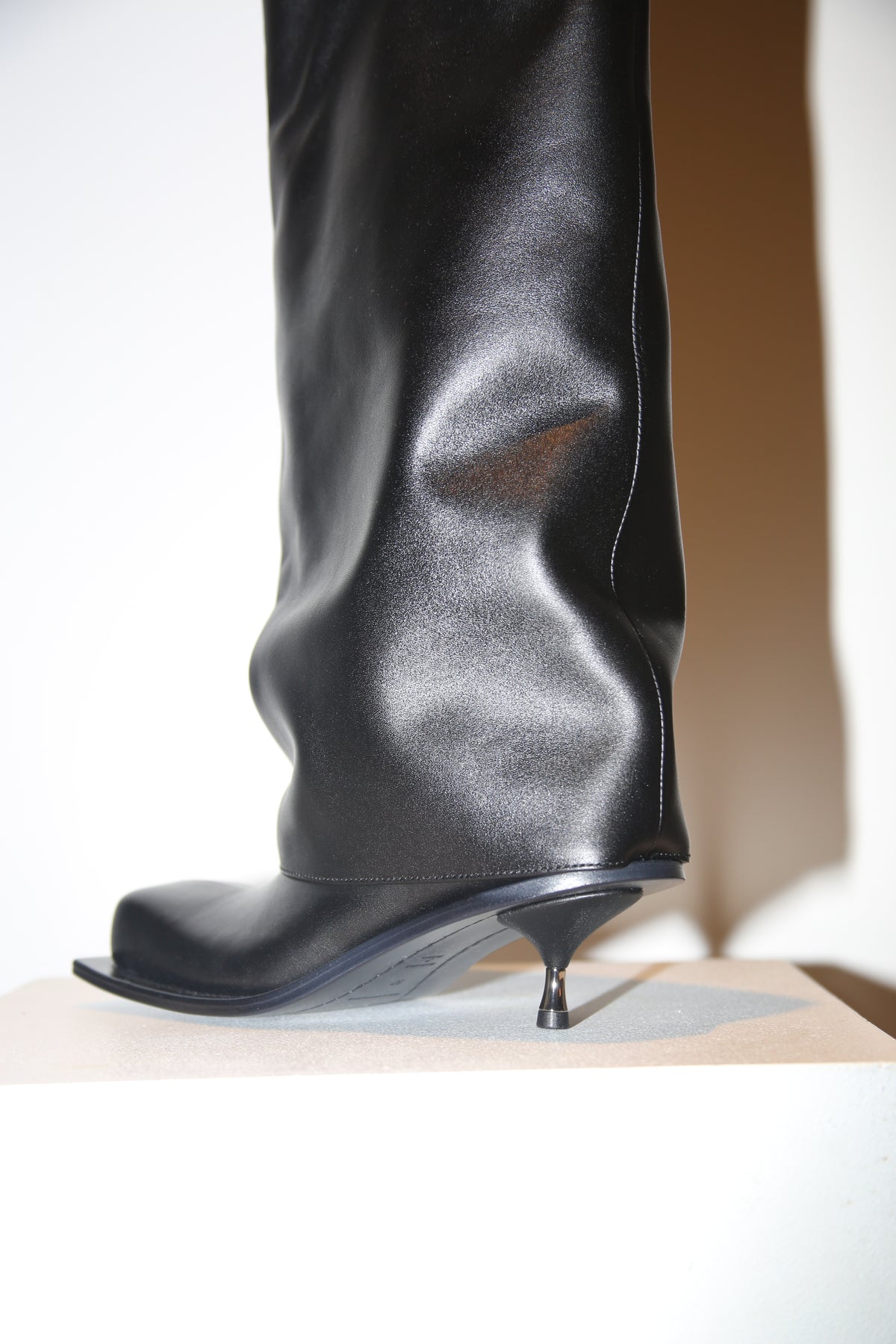 FIDAN NOVRUSOVA / TALL IMAN KITTEN HEEL BOOTS IN BLACK