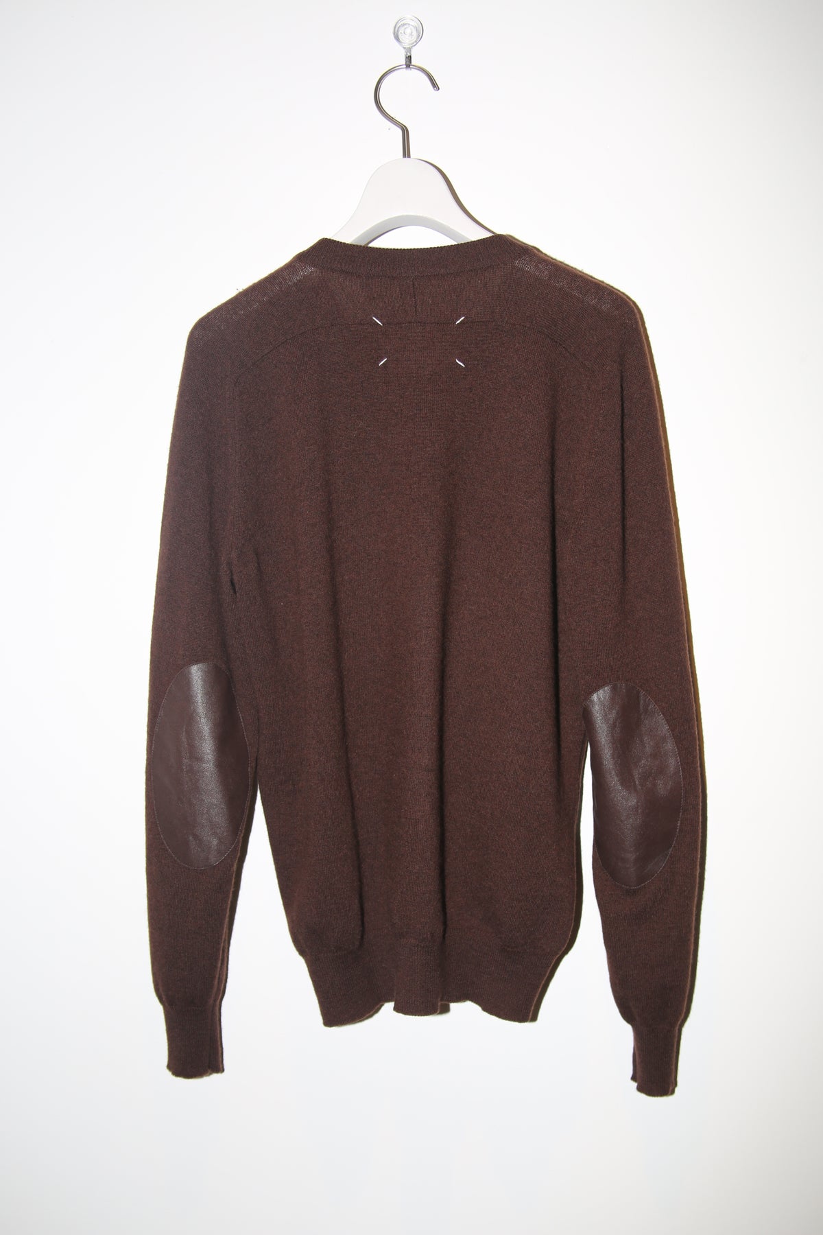 2009 MAISON MARTIN MARGIELA / V-NECK WOOL SWEATER WITH LEATHER ELBOW PATCH