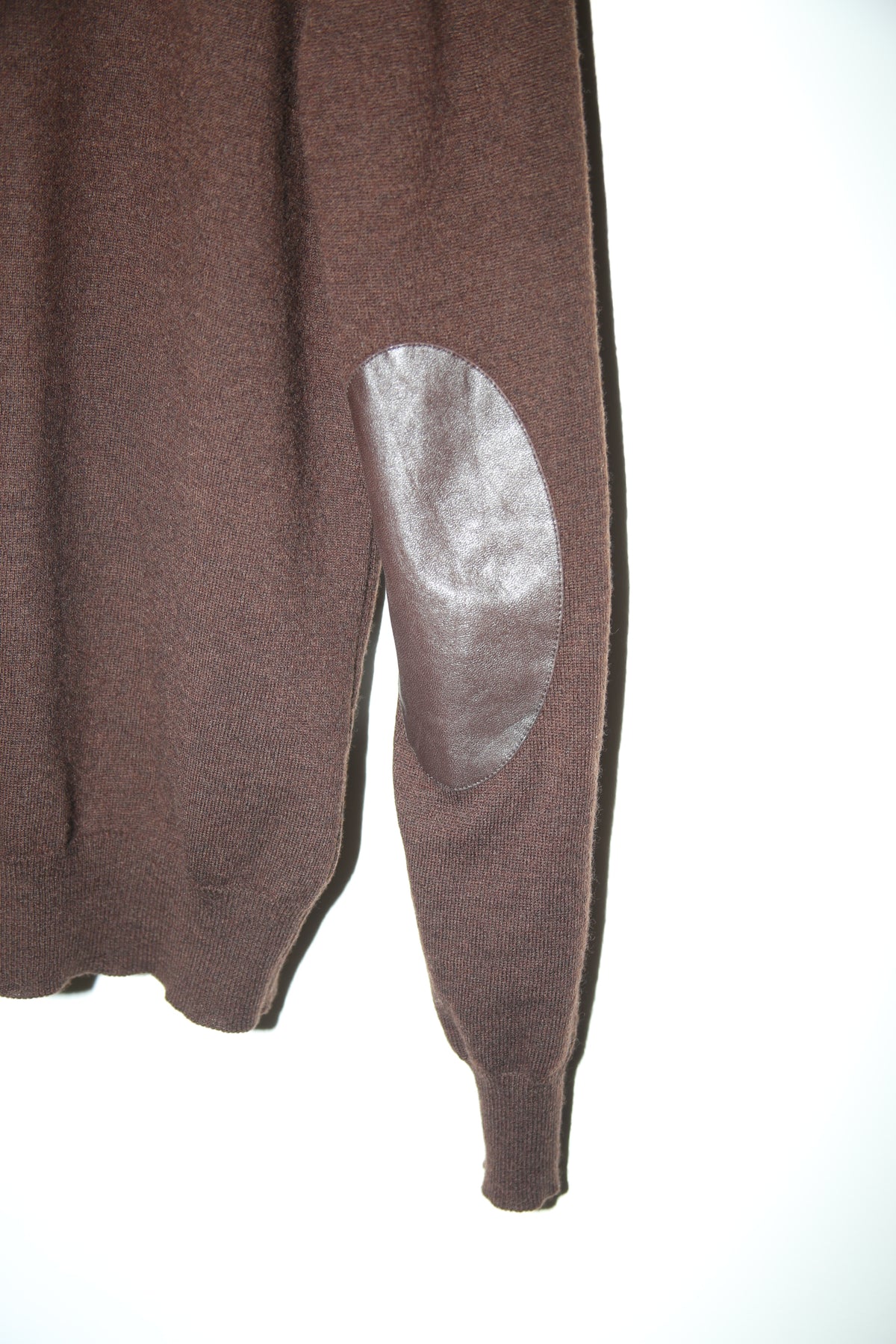 2009 MAISON MARTIN MARGIELA / V-NECK WOOL SWEATER WITH LEATHER ELBOW PATCH