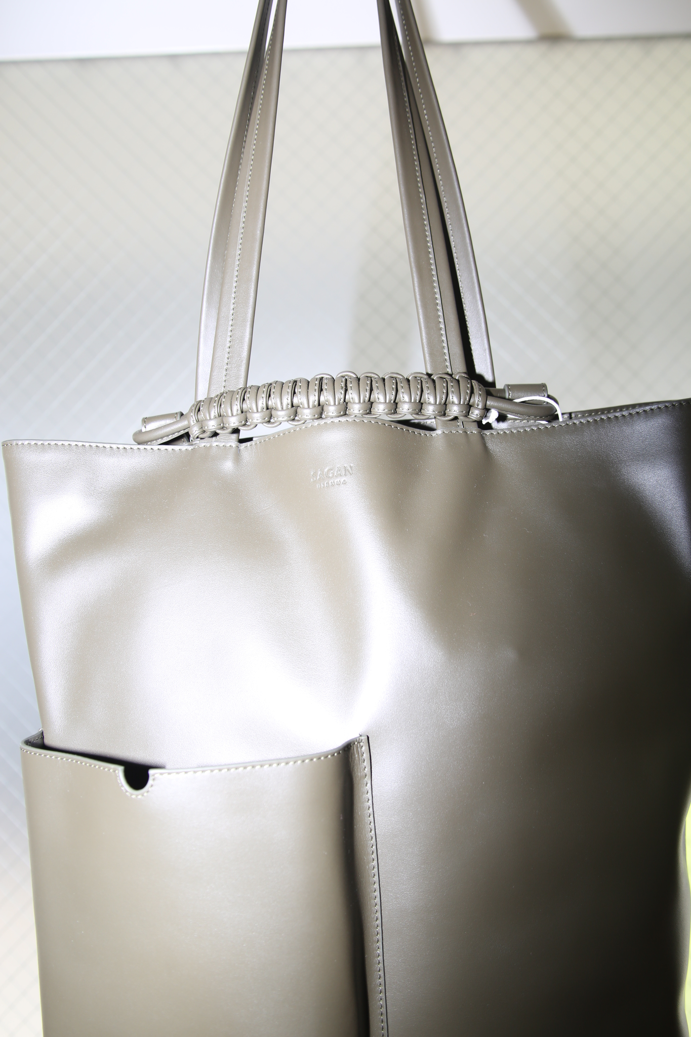 SAGAN VIENNA / PAZAR BOOK TOTE IN OLIVE GREEN