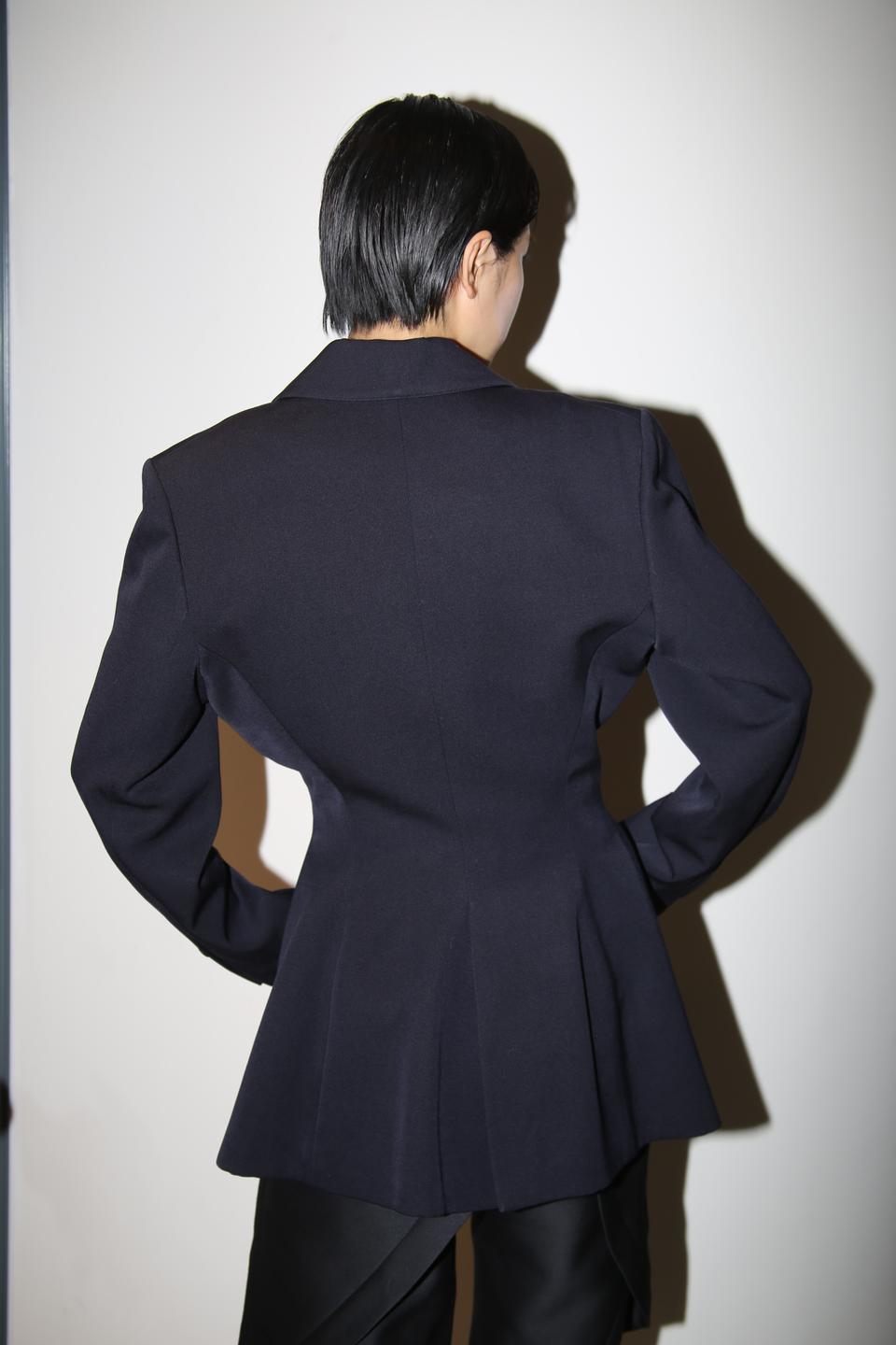 1980 ALAIA / SCULPTURAL WOOL BLAZER IN NAVY