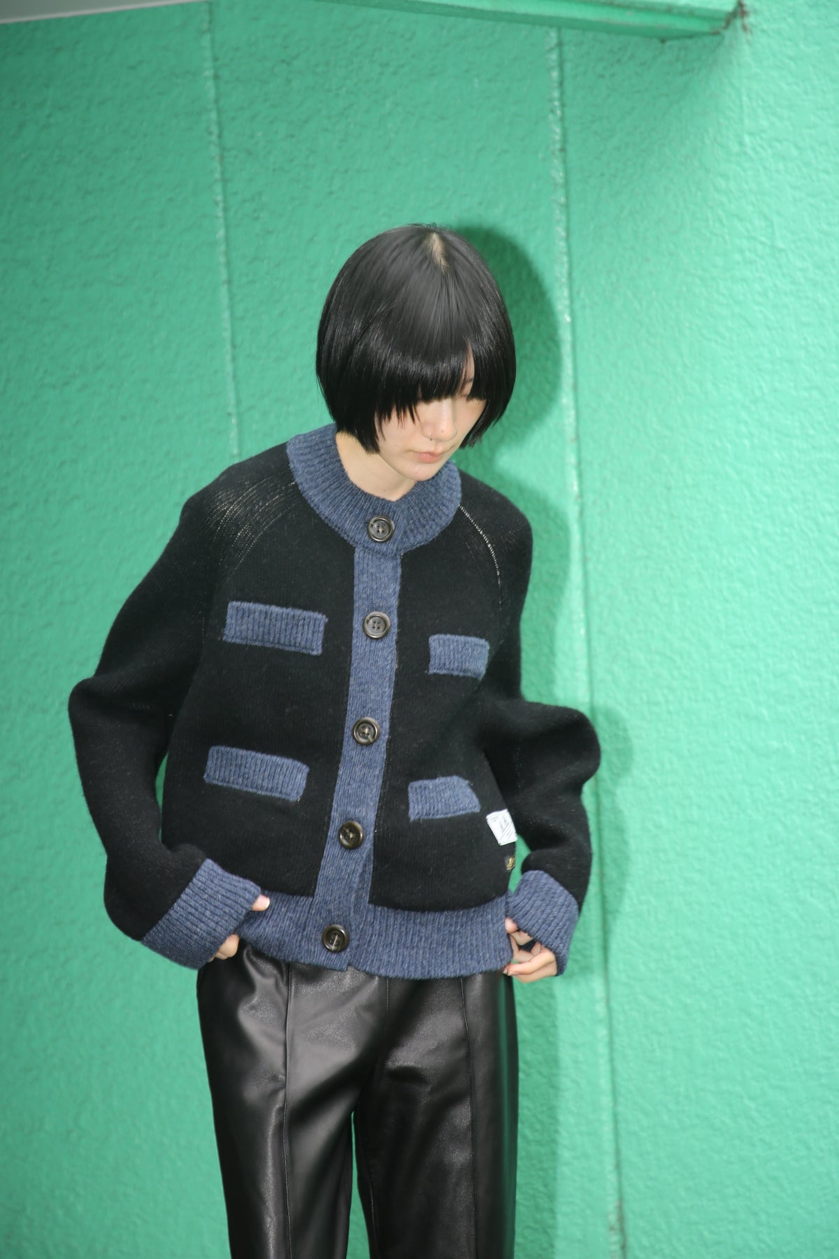 B.B. WALLACE / FRIDA CREW NECK CARDIGAN WITH 4 POCKET IN BLACK