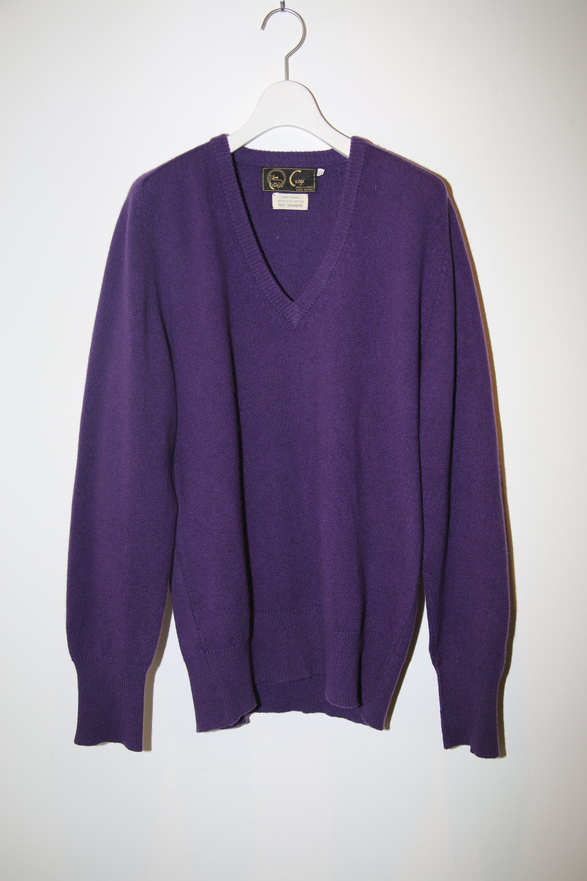 1970 CORGI / V-NECK CASHMERE KNIT SWEATER IN PURPLE