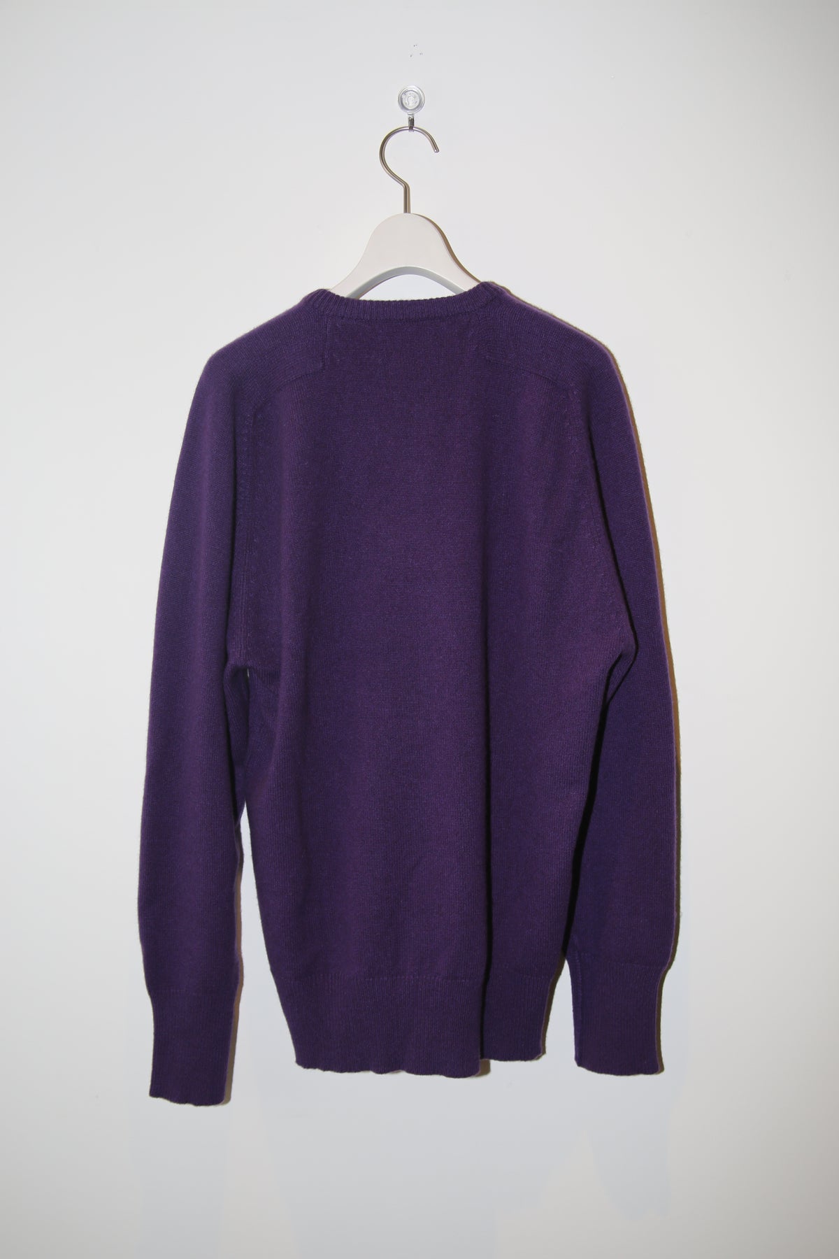 1970 CORGI / V-NECK CASHMERE KNIT SWEATER IN PURPLE