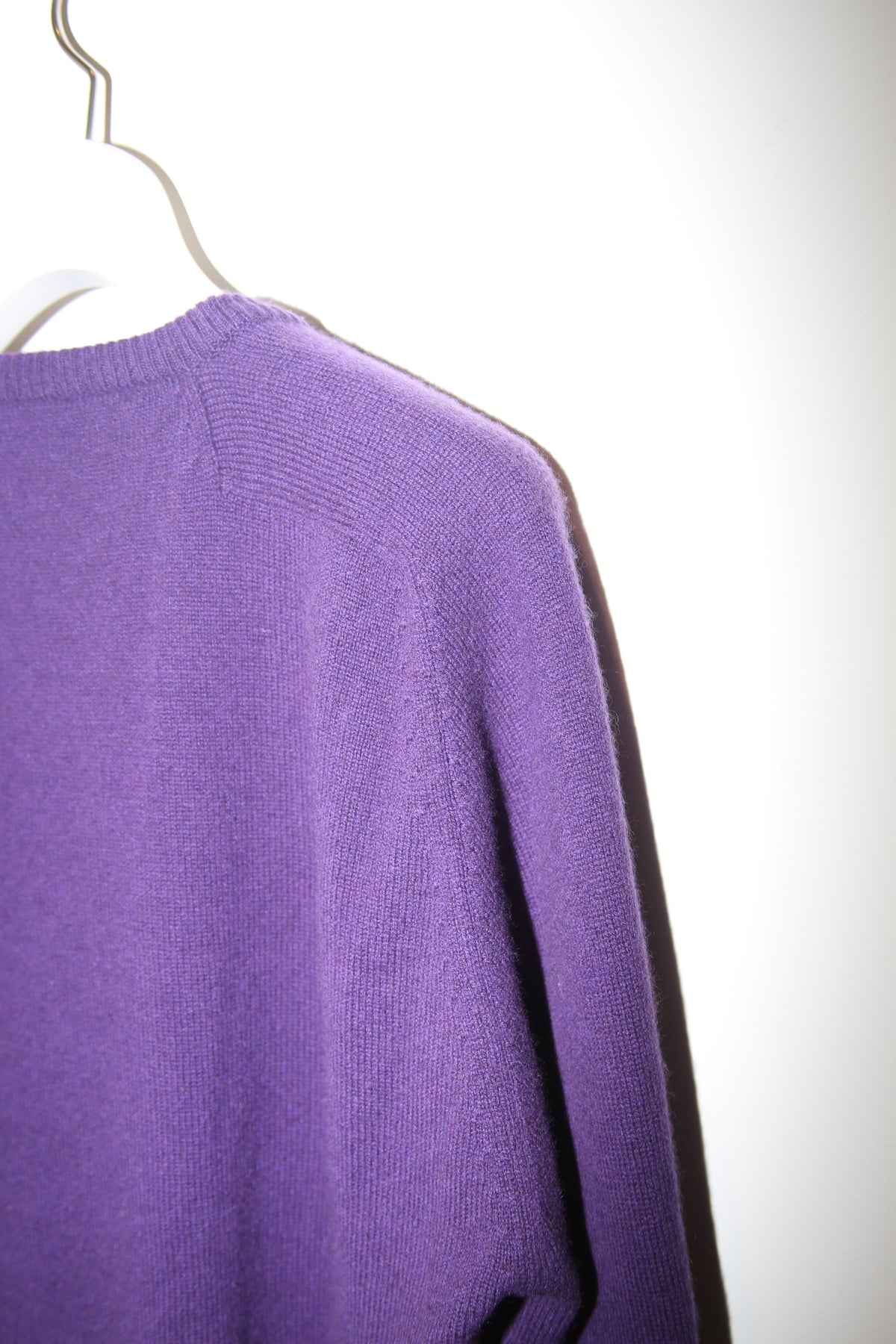 1970 CORGI / V-NECK CASHMERE KNIT SWEATER IN PURPLE