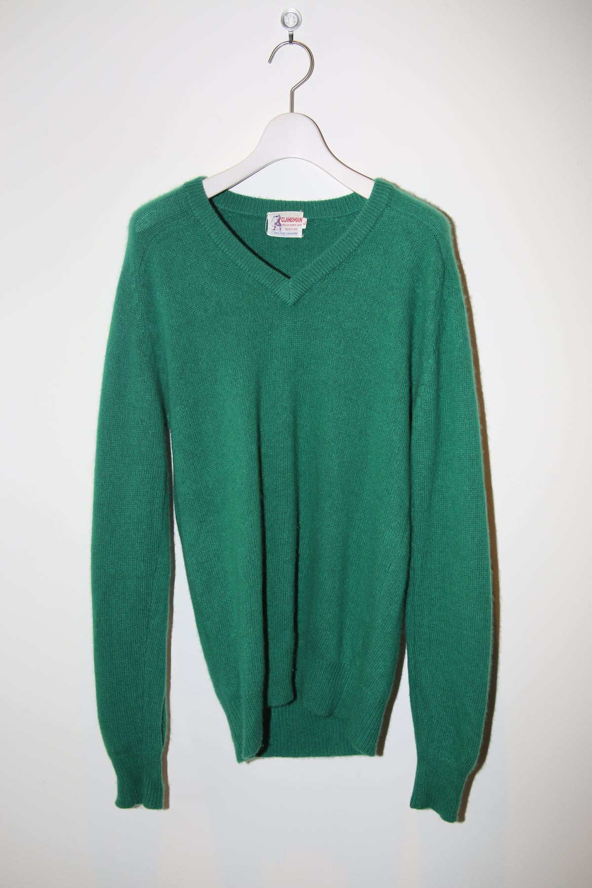 1960 CLANSMAN / V-NECK CASHMERE KNIT SWEATER IN GREEN