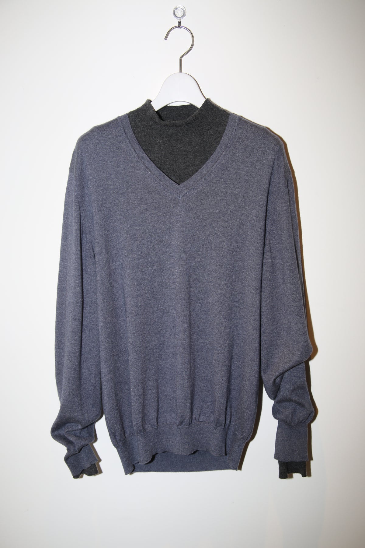 2000 MALO / MOCK NECK CASHMERE KNIT SWEATER IN CHACOAL