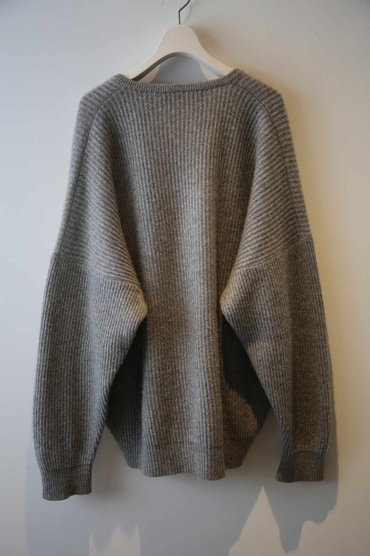1980 BRAEMAR / OVER SIZED CASHMERE LOW GAUGE SWEATER WITH DEEP V-NECK