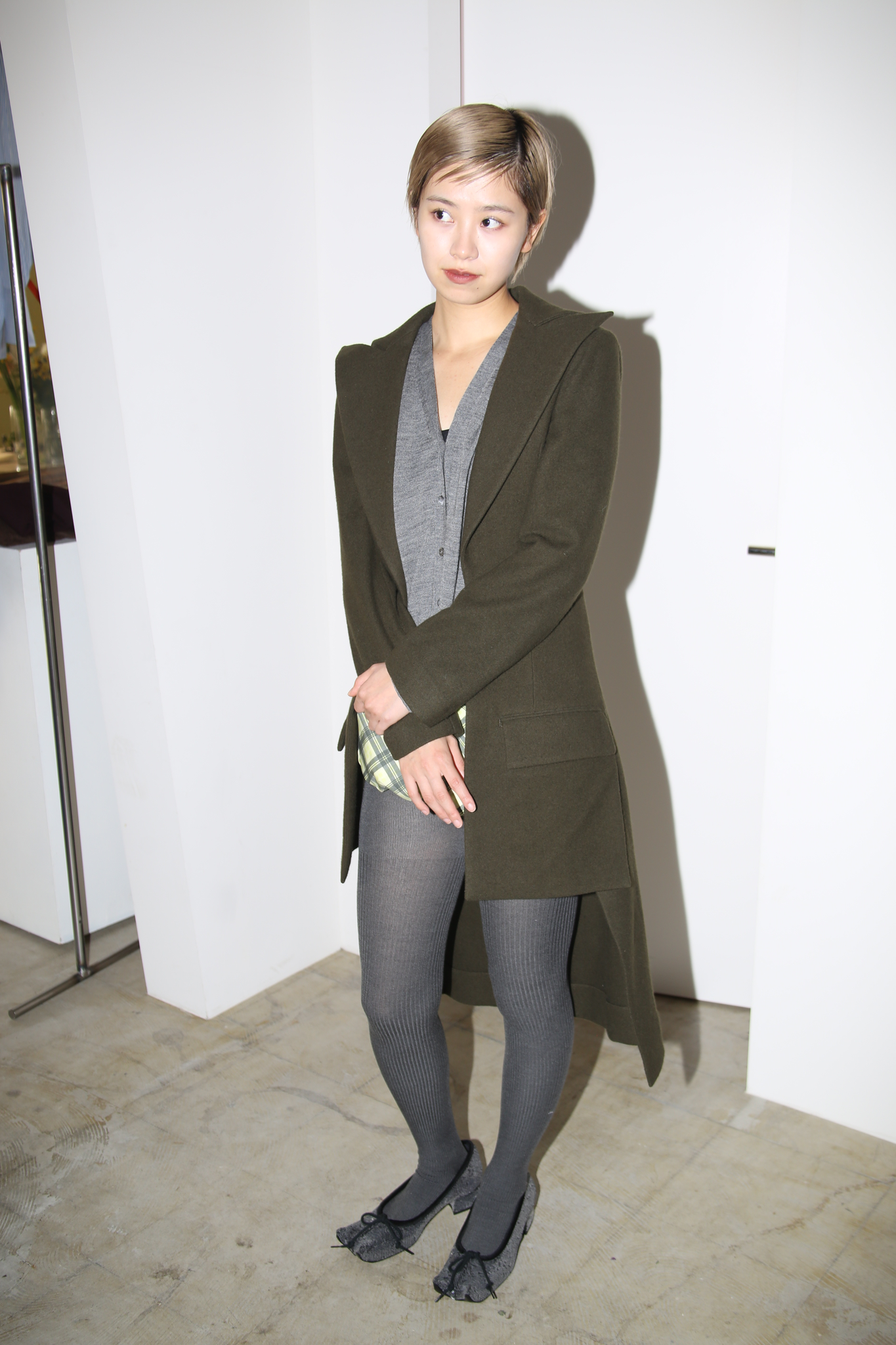 2000 YOHJI YAMAMOTO / PEKED LAPEL SLIM FIT WOOL COAT IN OLIVE GREEN