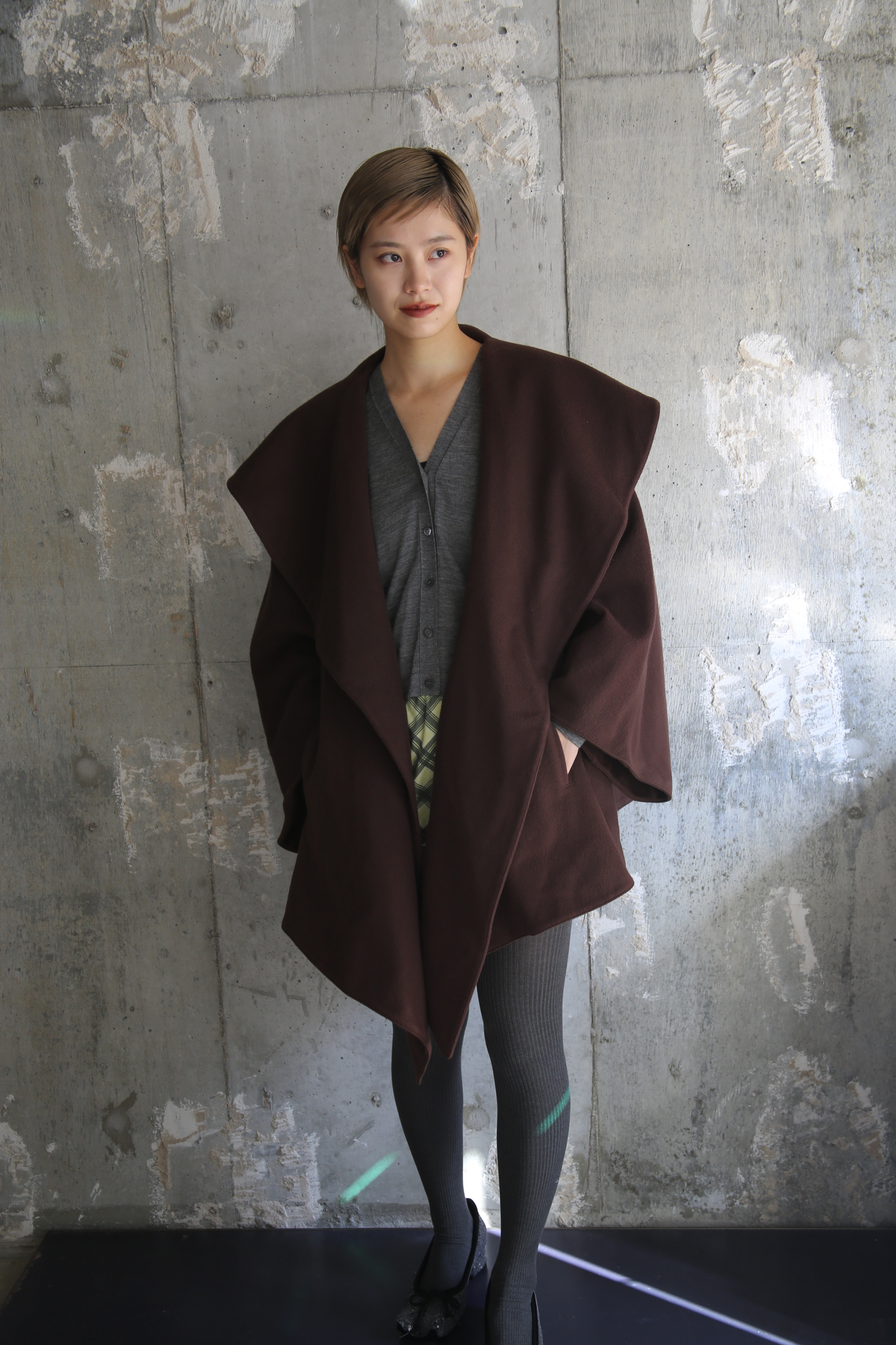 1980 CLAUDE MONTANA / SCULPTURE WOOL COAT IN BROWN