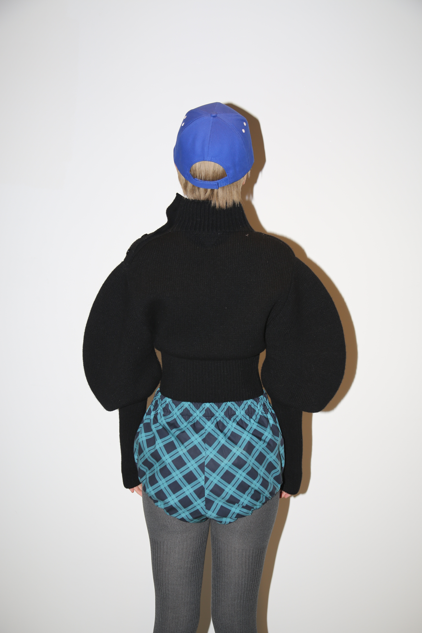 BOTTEGA VENETA / BALLOON SLEEVE WOOL SWEATER IN BLACK