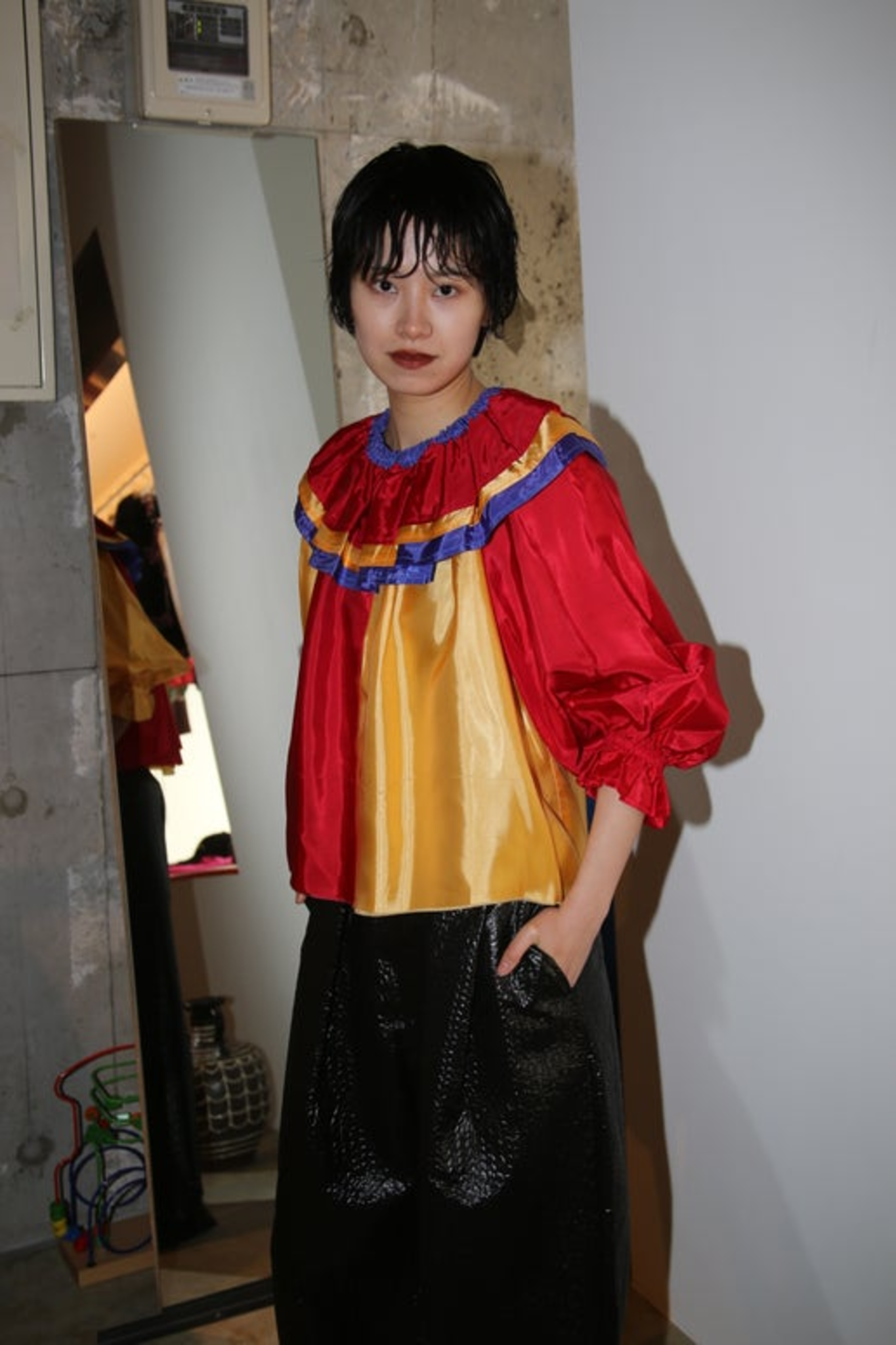 1960 VINTAGE / PIELLOT SATIN RAFFLE BLOUSE