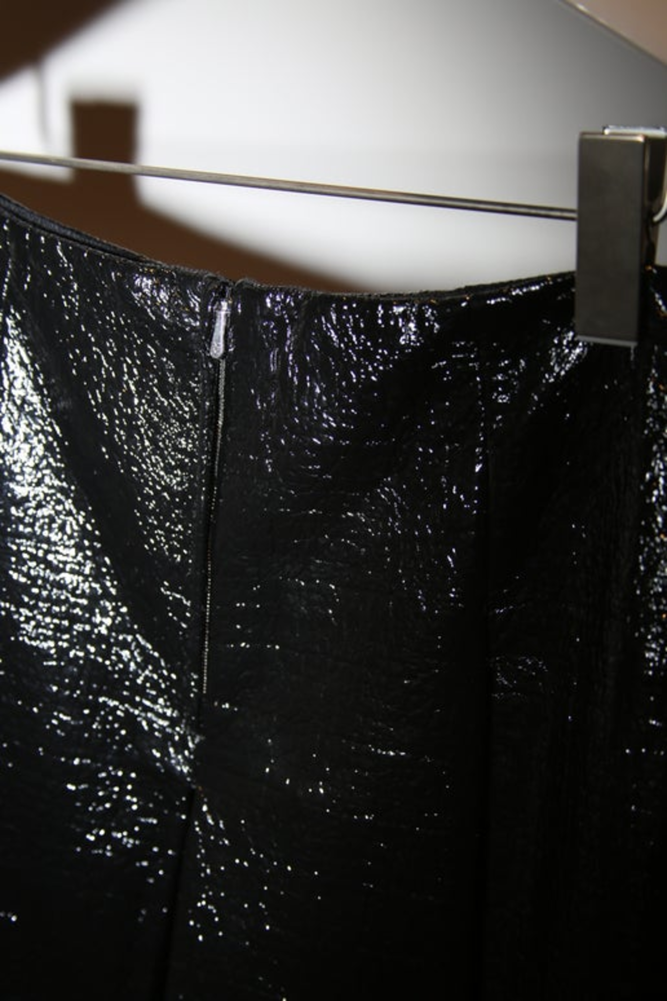 MERYLL ROGGE / CLASSIC PLEATED SKIRT IN LACQUERED BOUCLE