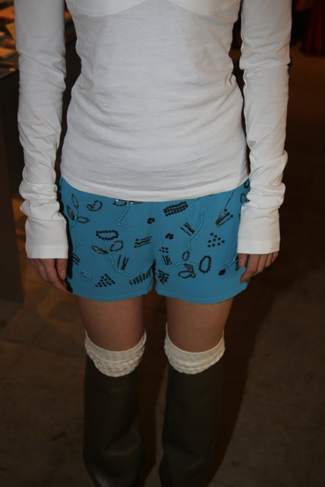 2000 VINTAGE / CREPE SHORTS WITH BEADS EMBROIDERY