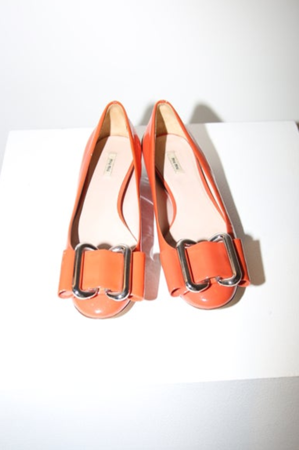 MIU MIU / PATENT FLAT SHOES IN ORANGE